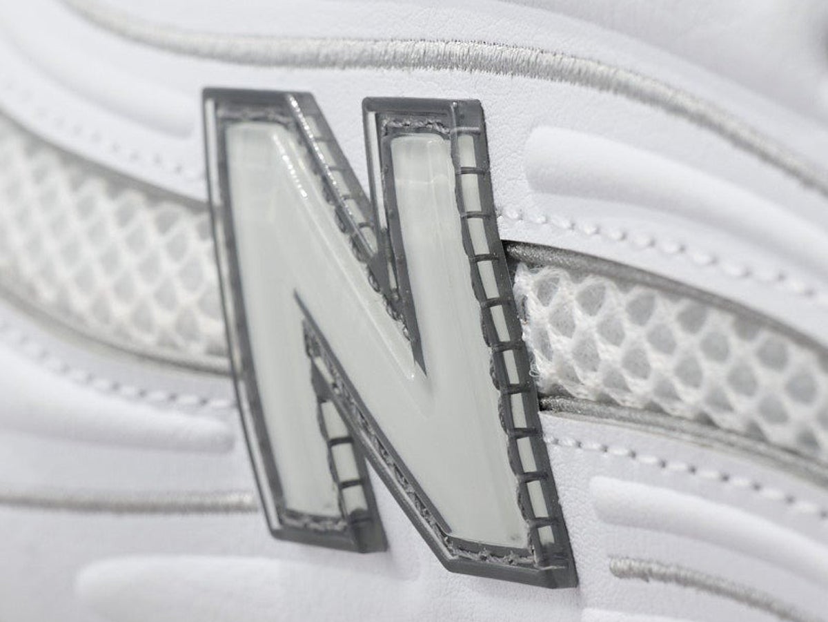 １万円台で見つけた「正解ニューバランス」。トレンドも好印象も間違いない絶妙白スニーカー！