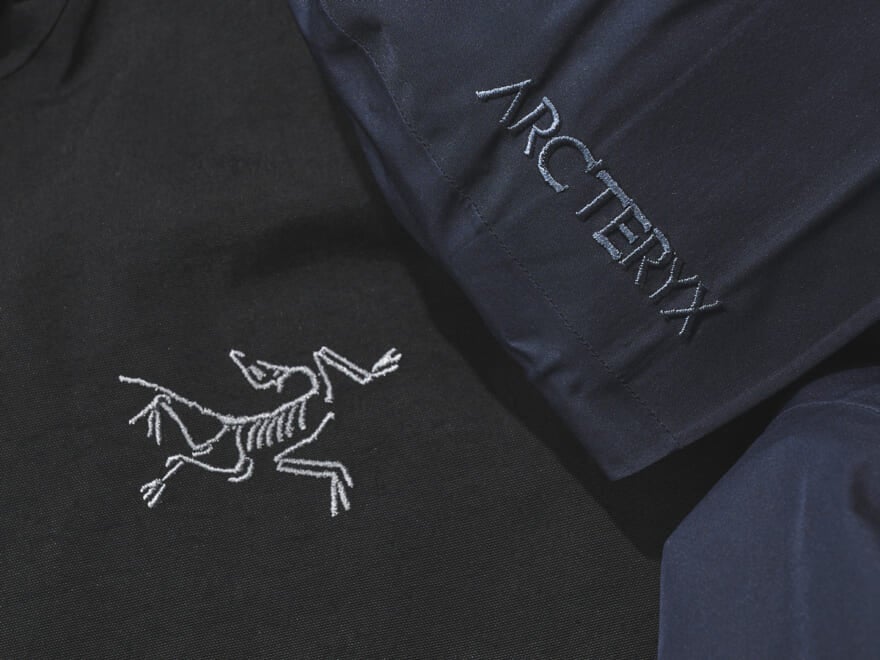 「アークテリクス」でいま買うべき“最強ダウン”４選を徹底分析！通勤OKゴアテックス、着ぶくれせずに保温性抜群のサーミー、ソラノ、ベータを試着！[ARC’TERYX]