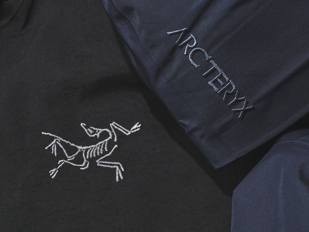 「アークテリクス」でいま買うべき“最強ダウン”４選を徹底分析！通勤OKゴアテックス、着ぶくれせずに保温性抜群のサーミー、ソラノ、ベータを試着！[ARC’TERYX]