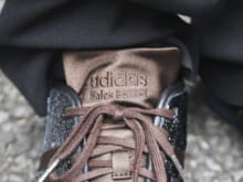 「アディダス」のクラシックスニーカーで“大人カラー”を選ぶ理由。特別なサンバ、革靴のような即完コラボ…５人の愛用品＆正解着こなし。