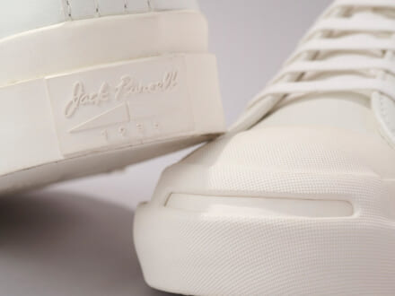 【最上位コンバース】ここまで上品に履ける“好印象白スニーカー”は他にない！オンオフOKな大人レザーが魅力！[CONVERSE]