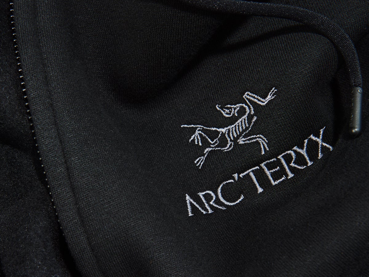 「アークテリクス」で11月に買うべき名品４選。ゴアテックスな大人ダウン、ありそうでなかった新作フリースセットアップ...[ARC’TERYX]