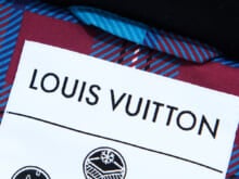 「ルイ・ヴィトン」で今すぐ買うべき“極上のダウンジャケット”を徹底解説。防水性、保温性、軽量性、断熱性すべて文句なしの無敵の逸品！［Louis Vuitton]