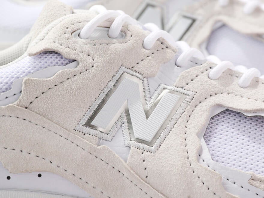 “黒じゃない”ゴアテックススニーカーなら「ニューバランス」の白で決まり！タフに履けるのに上品なんて最強すぎる！