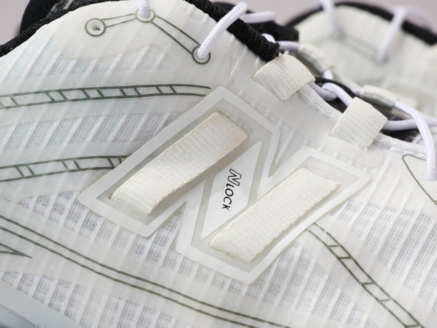 絶対買いな「ニューバランス」の白スニーカーを発見!大人モノトーンの抜群な履き心地とアウトドア好きにも刺さるグッドデザイン!