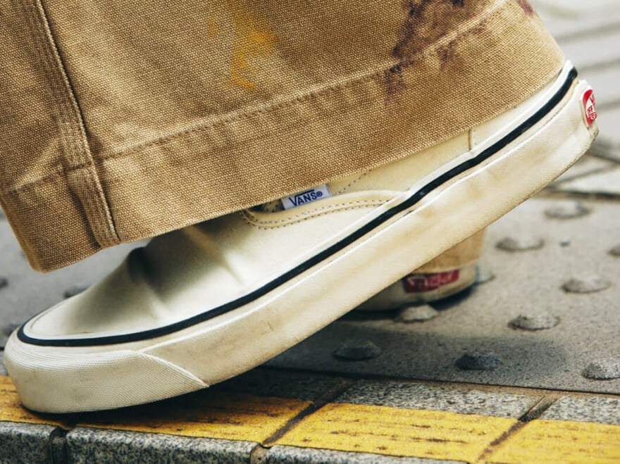 なぜ服好きは「ヴァンズ」のスリッポンに惹かれるのか。正解着こなし7選から紐解く名品スニーカーの魅力。