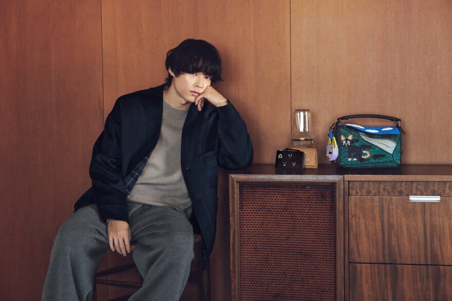 ロエベの2025年FWのメンズファッションを着用したSixTONESの松村北斗さんの全身コーディネート