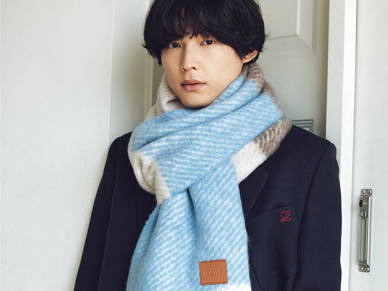 松村北斗　ロエベをまとい、会いにいく～Wrapped in LOEWE～　冬の空気のなかで着こなす最新コレクション、５つのルック