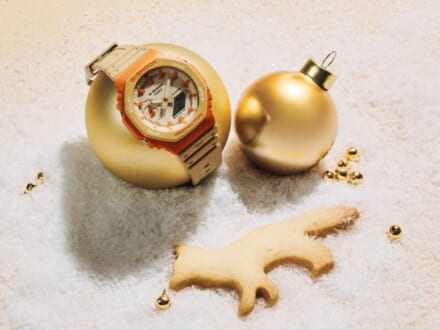 「メゾン キツネ」と「G-SHOCK」がコラボ腕時計を発売!定番名品がパリの夕焼けを感じるカラーと“フォックスエンブレム”で生まれ変わる!