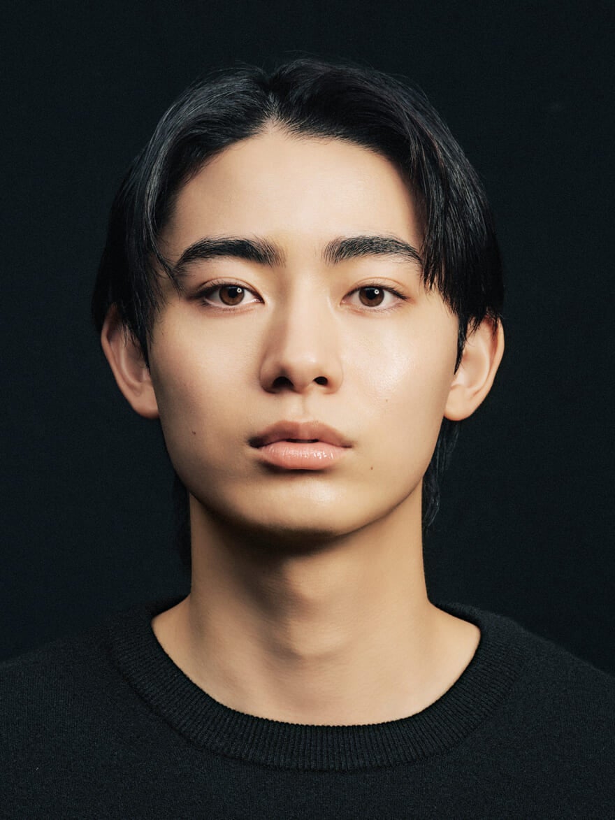 メンズノンノモデル豊田裕大 KANEBOの化粧水で肌を整えた顔面のアップ