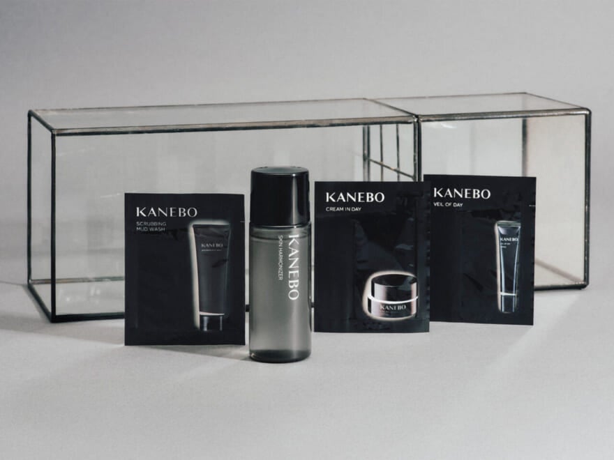 スキンハーモナイザーの38mlボトルを含んだ黒KANEBO製品のスペシャルセット