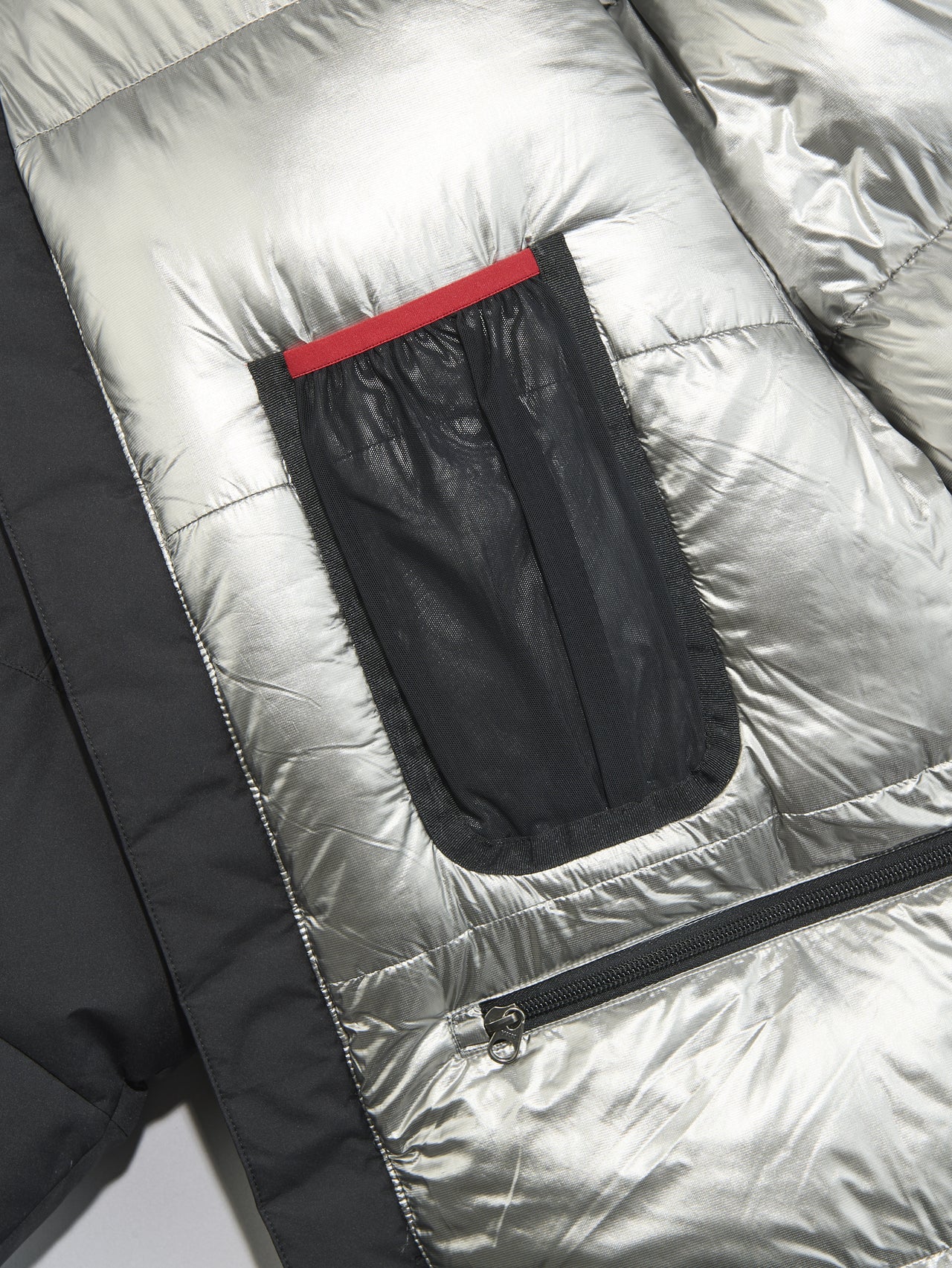 ザ・ノース・フェイスのバルトロジャケット ダウンジャケットのメッシュポケット