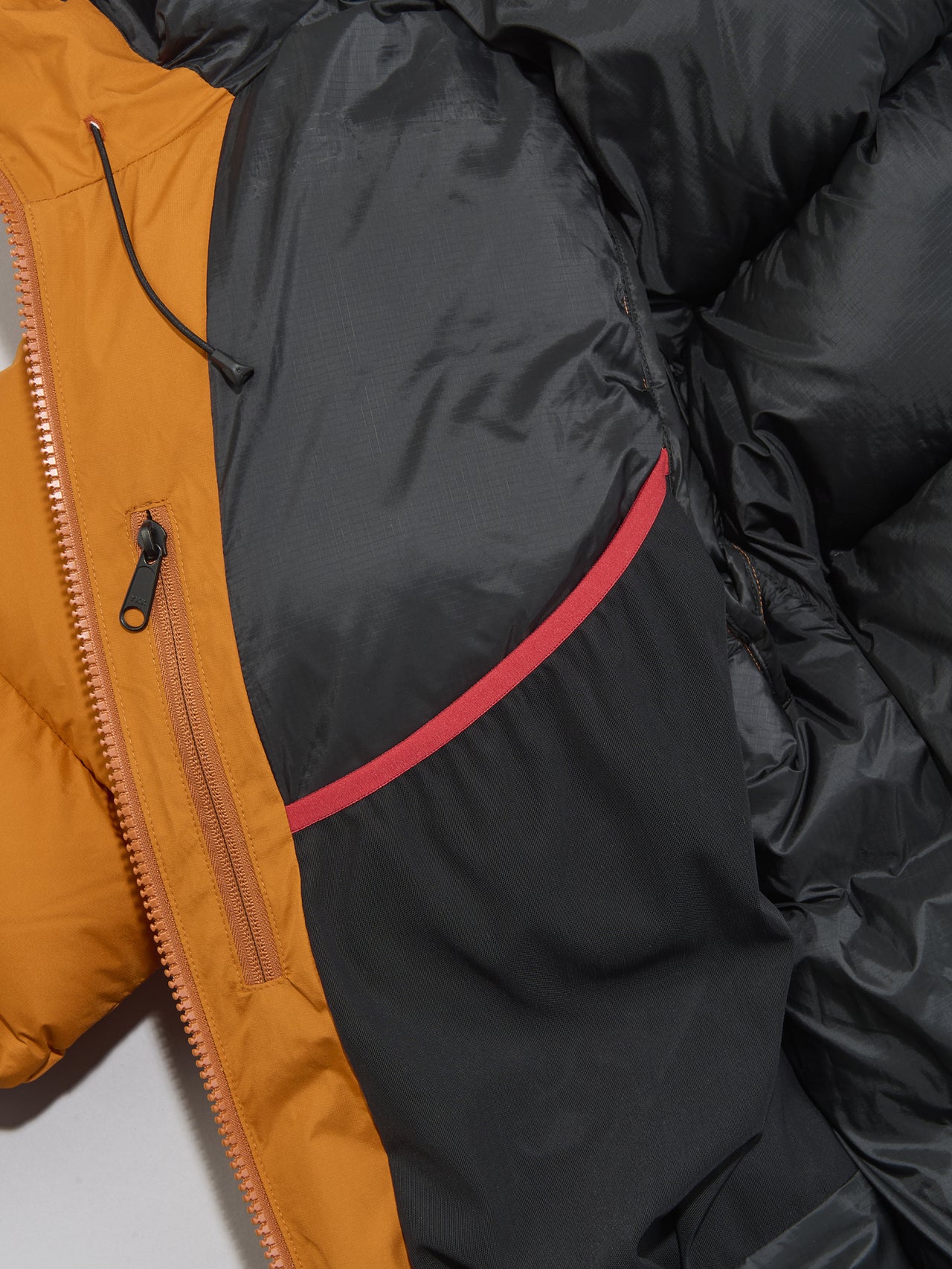 ザ・ノース・フェイスのEX ビレイヤーパーカ ダウンジャケットのメッシュポケット