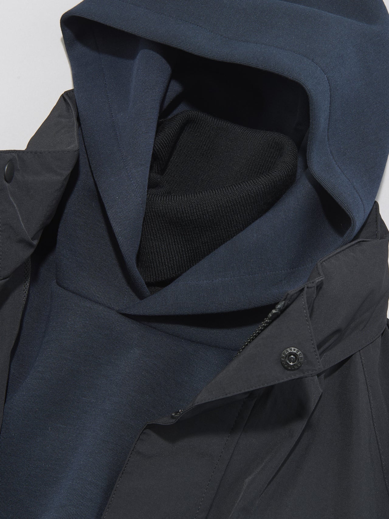 全身「ユニクロ」のアウター込みで1万円台以下の高見えコーデ③のディテール