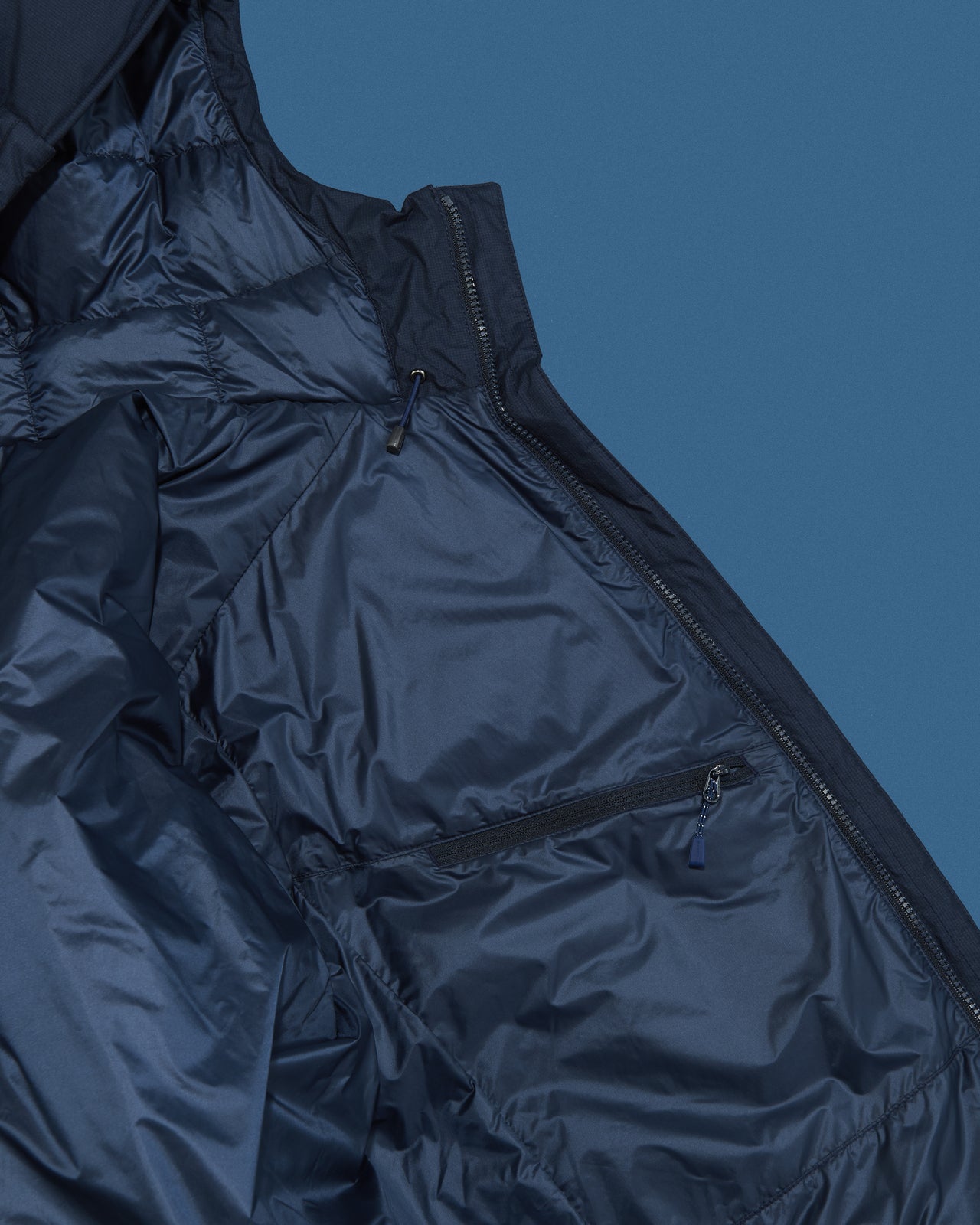 モンベルのU.L.トラベルダウン ハーフコートの内ポケット