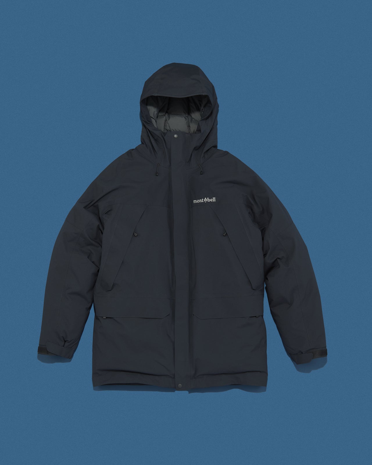 モンベルの黒いパウダーランド パーカ