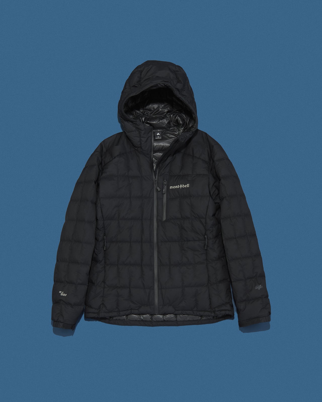 モンベルの黒いイグニスダウン パーカ ジャケット