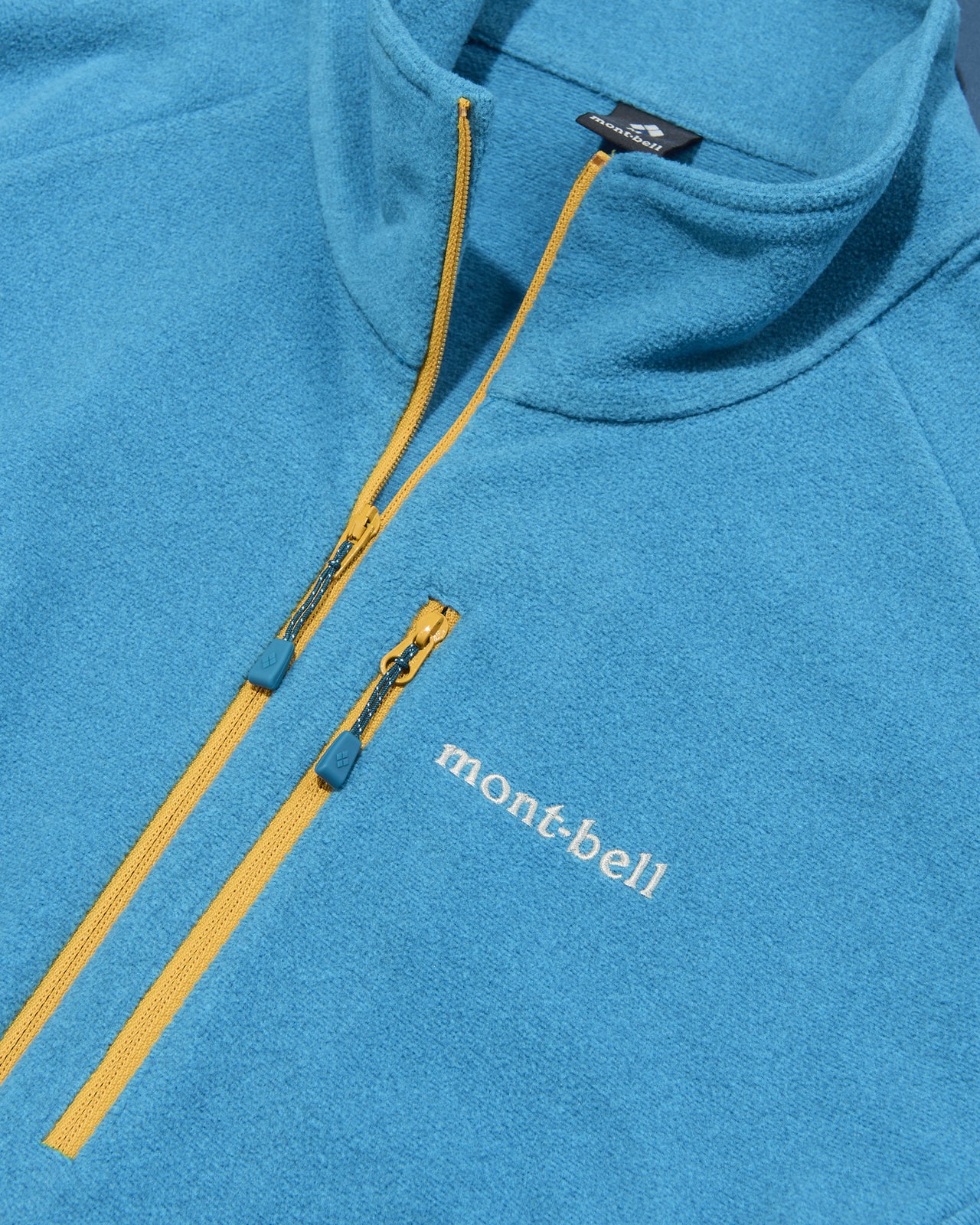 モンベルのシャミース プルオーバー フリースのフロントジップ