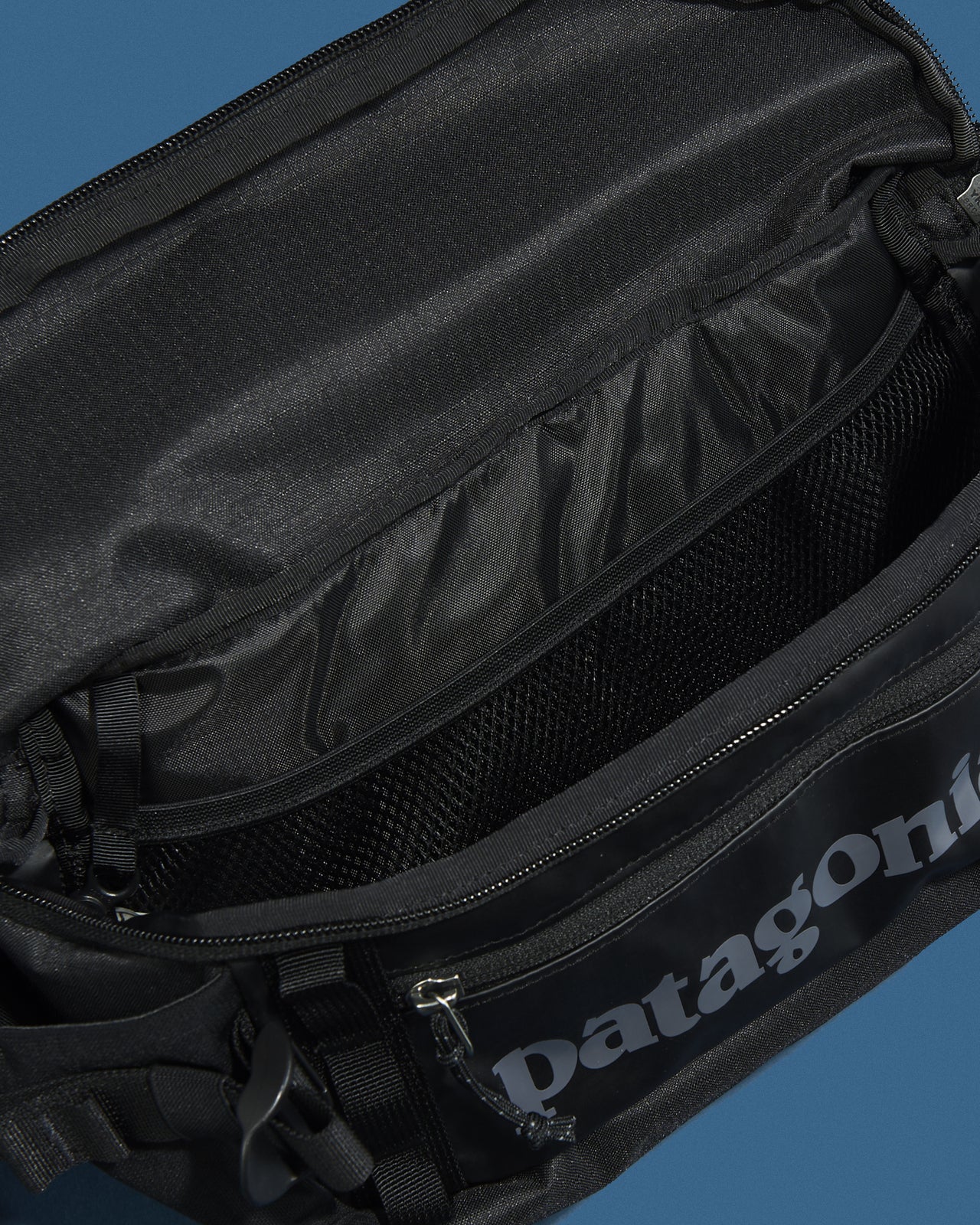 パタゴニアのブラックホール・ウエスト・パック 5L バッグの中身