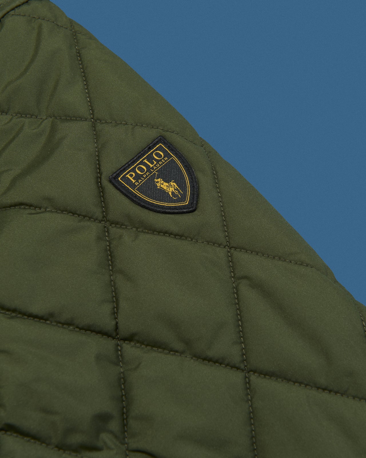 ポロ ラルフ ローレンのキルテッド カー コートの袖ロゴ