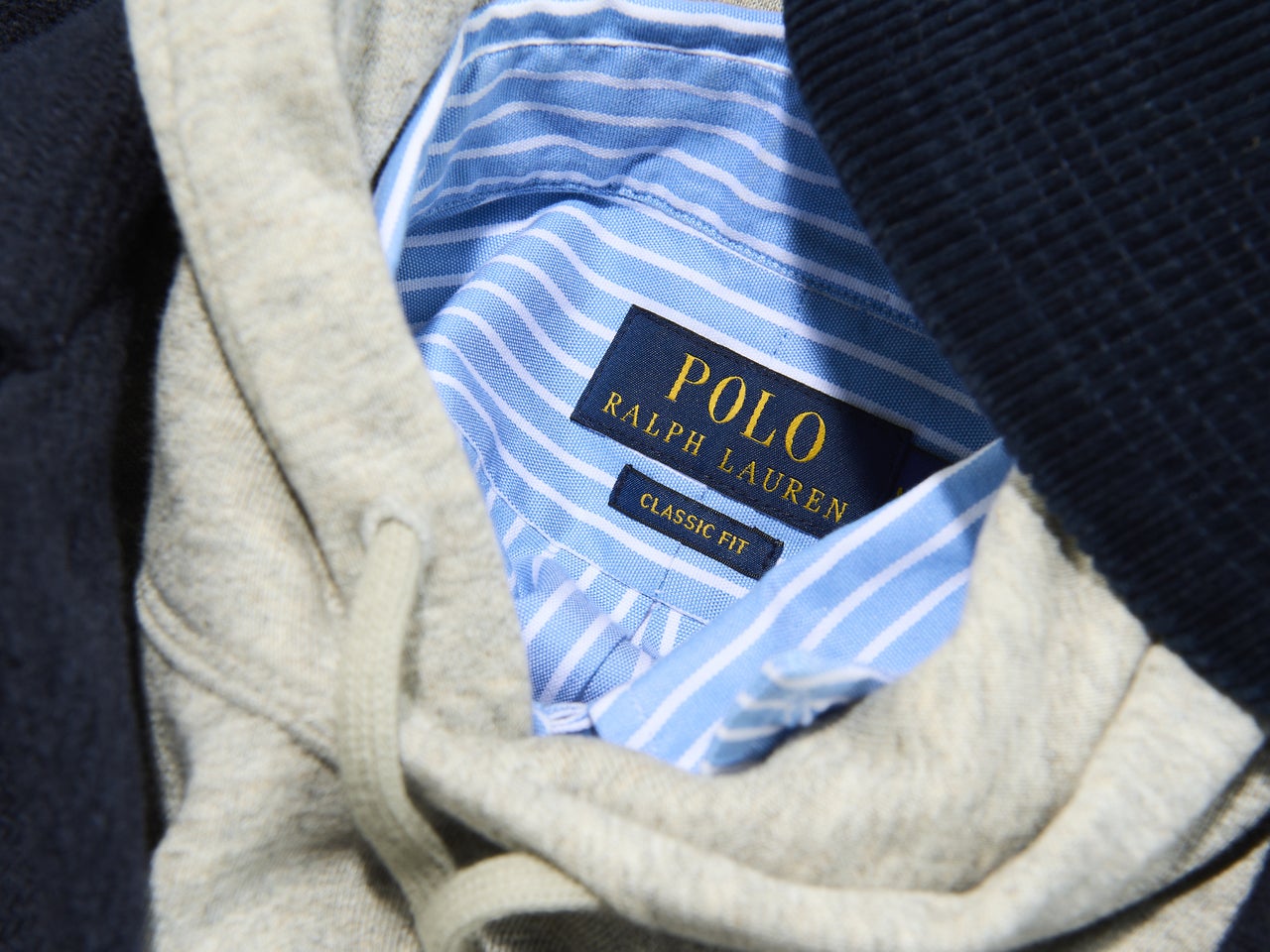 ポロ ラルフ ローレンのアウターの正解着こなし①のロゴ寄り