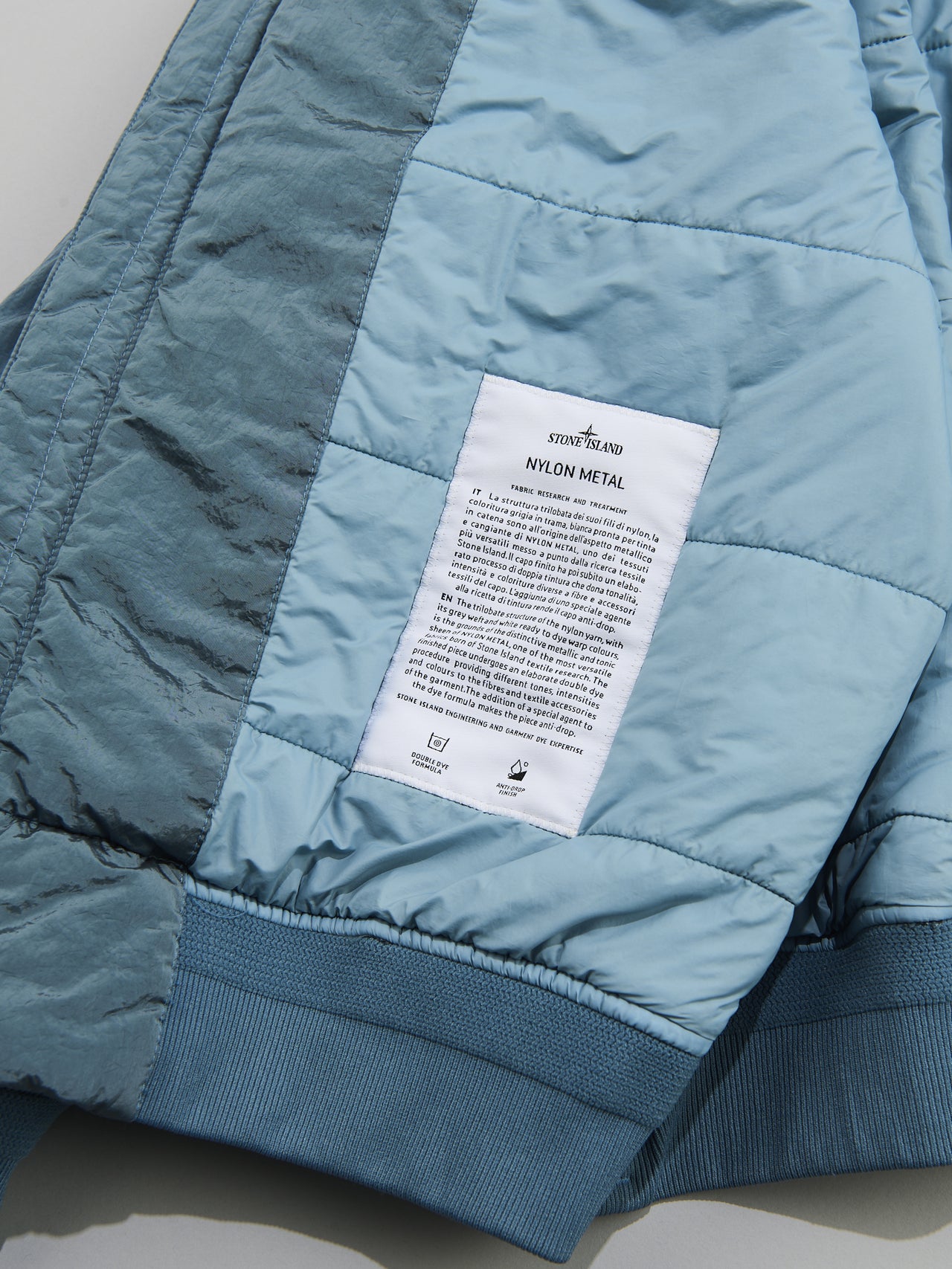 ストーンアイランド 4100038 NYLON METAL IN ECONYL® 裏側