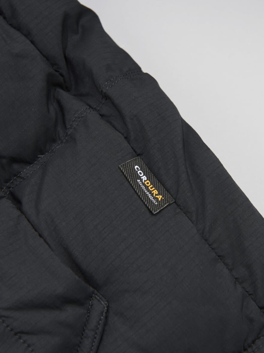ストーンアイランドの新作ダウン　4100019 MATT RIPSTOP CORDURA&reg; ADVANCED FABRICS　アップ