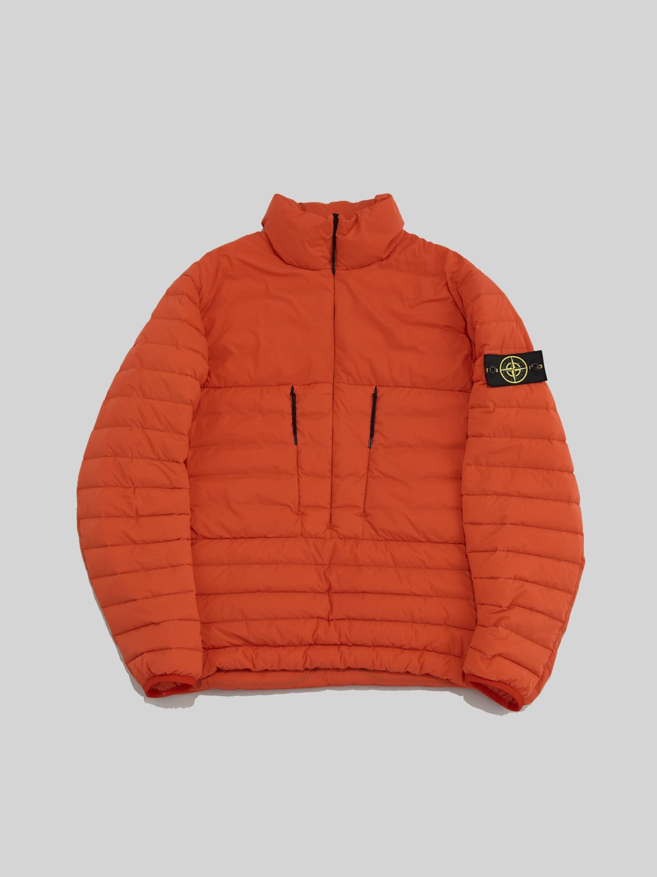 ストーンアイランド 4100022 SEAMLESS TUNNEL NYLON DOWN-TC 全体図