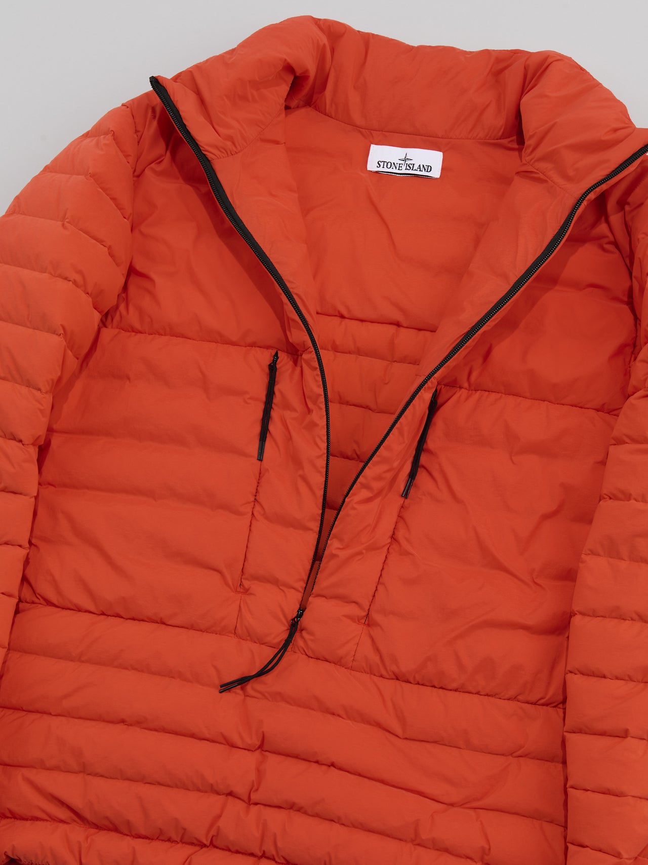 ストーンアイランド 4100022 SEAMLESS TUNNEL NYLON DOWN-TC アップ