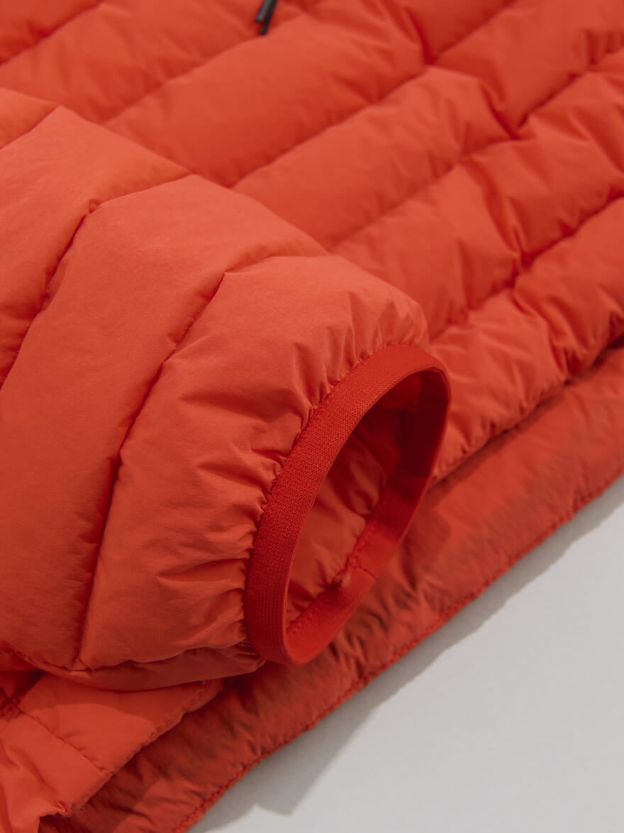 ストーンアイランドの新作ダウン　4100022 SEAMLESS TUNNEL NYLON DOWN-TC　袖