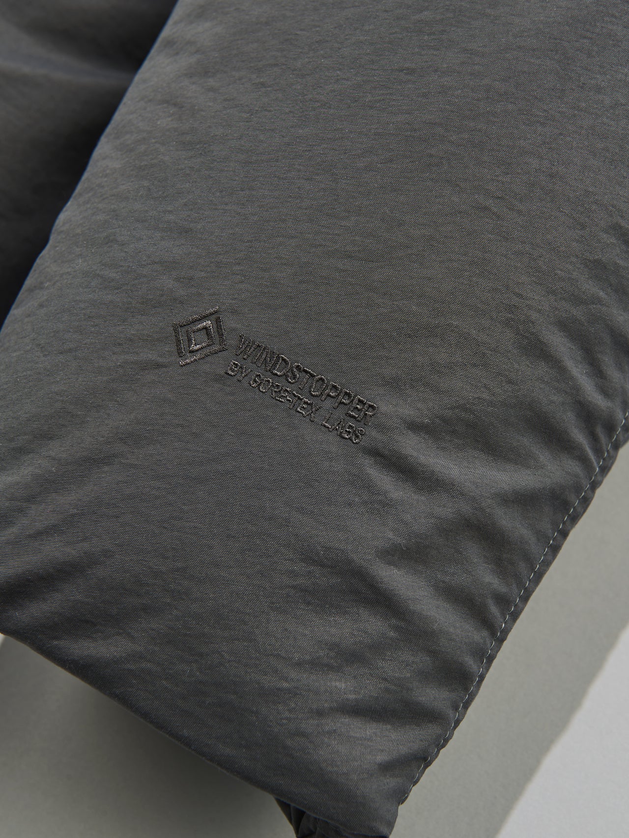 ザ・ノース・フェイスのオルタレーションバフズジャケット ダウンジャケットの袖口