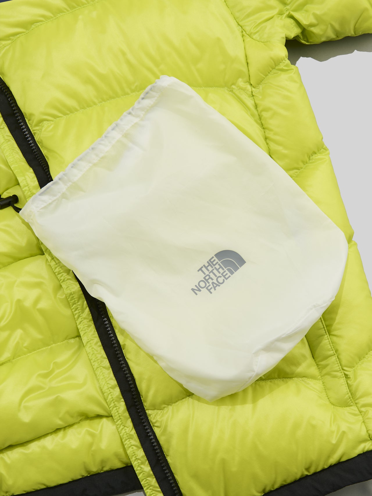 ジップインジップアコザ・ノース・フェイスのジップインジップアコンカグアジャケット ダウンジャケットのスタッフサック