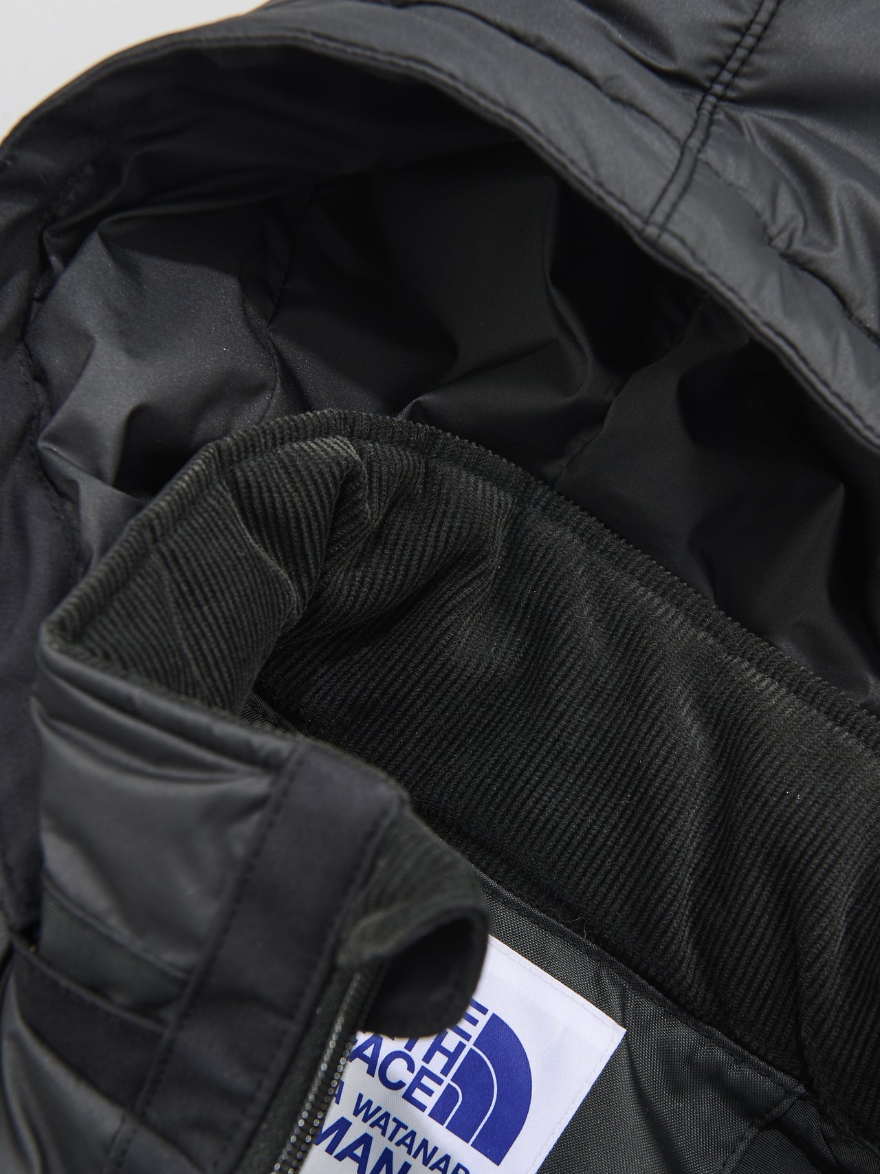 「eYe ジュンヤ ワタナベ マン」×「ザ・ノース・フェイス」のコラボジャケットのフード