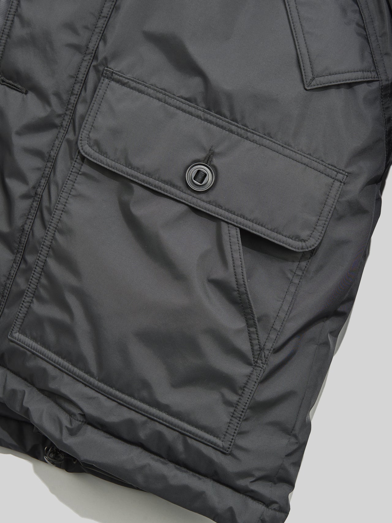 eYe ジュンヤ ワタナベ マンとザ・ノース・フェイスの黒いコラボダウンジャケットのフロントポケット