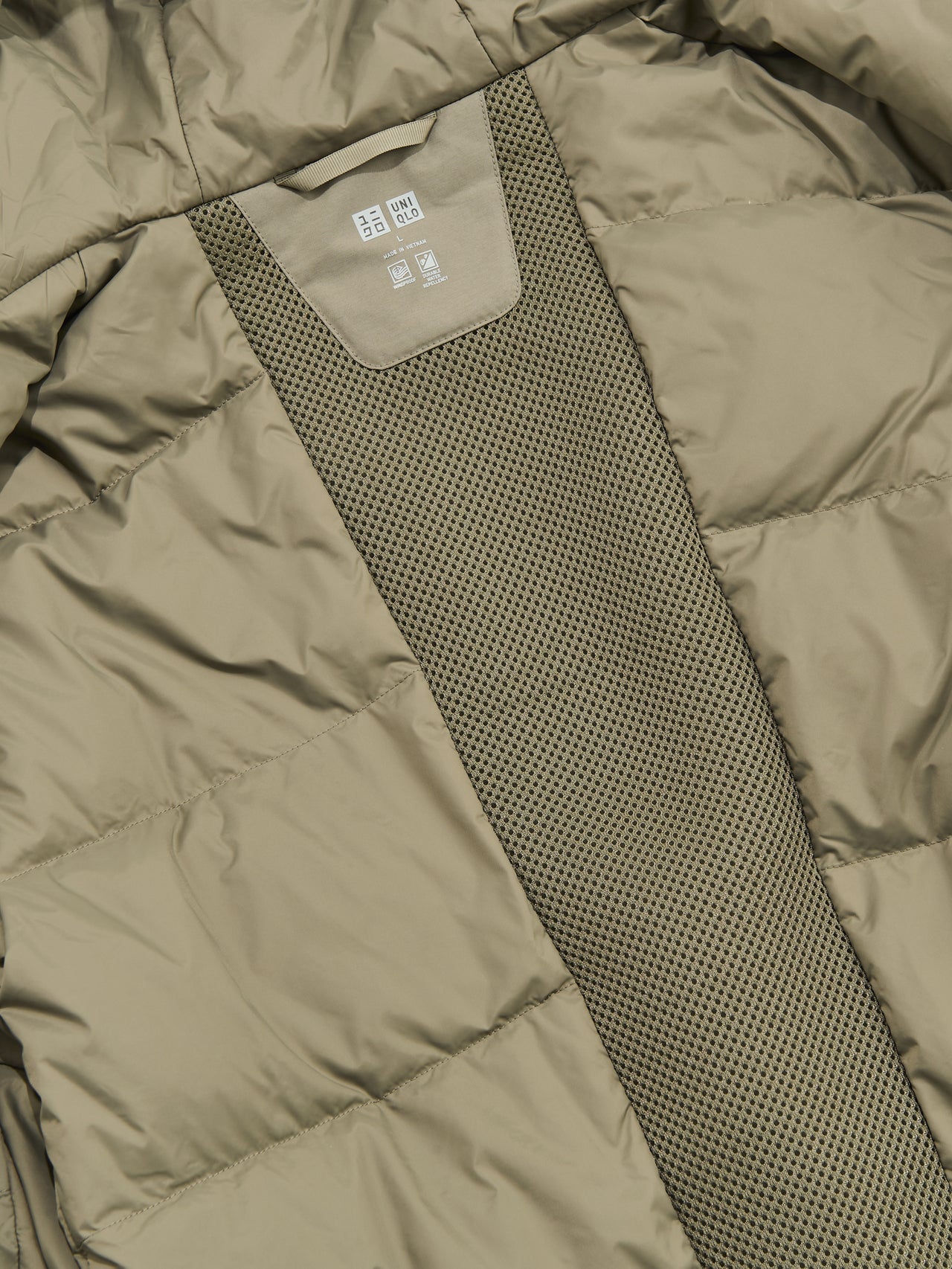 「ユニクロ」で買うべき最強ダウン②/ハイブリッドダウンパーカの裏地メッシュ