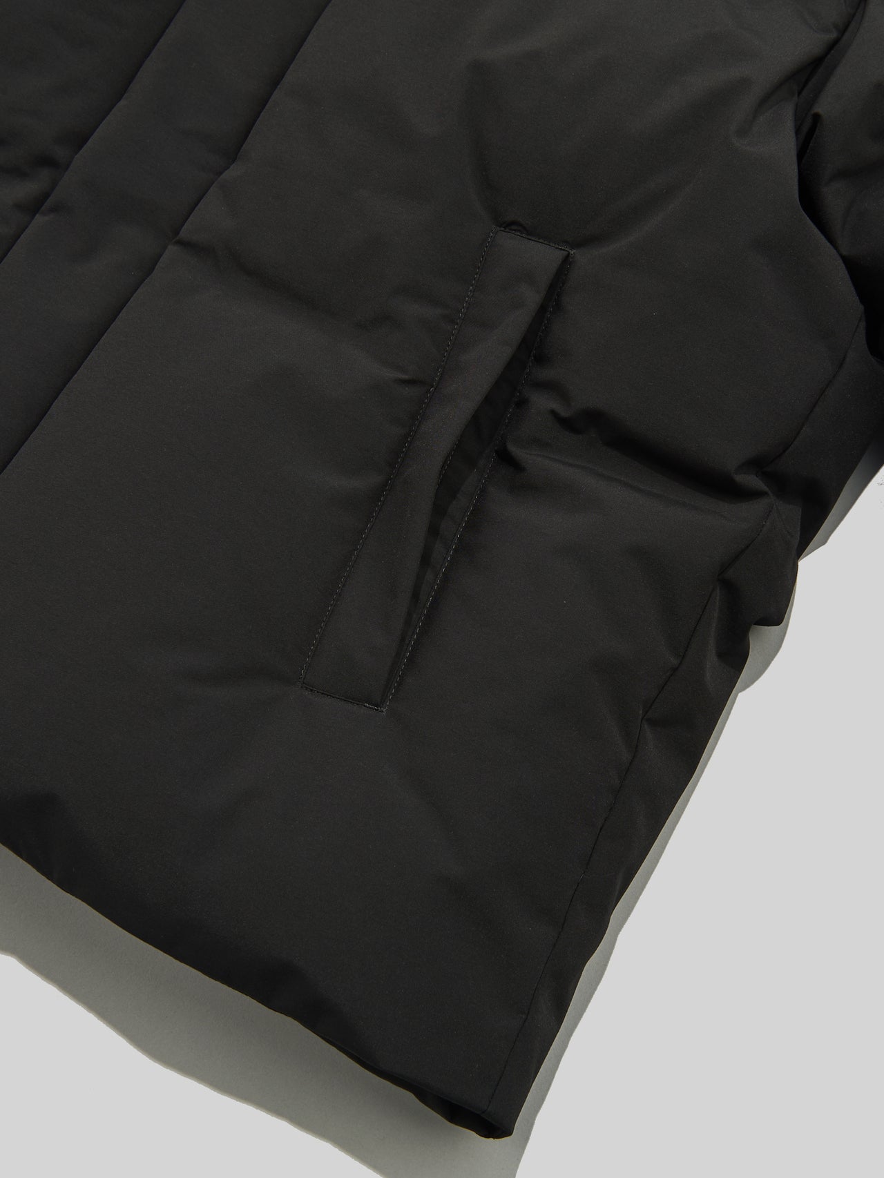 ユニクロで買うべき最強ダウン④シームレスダウンジャケットのポケと