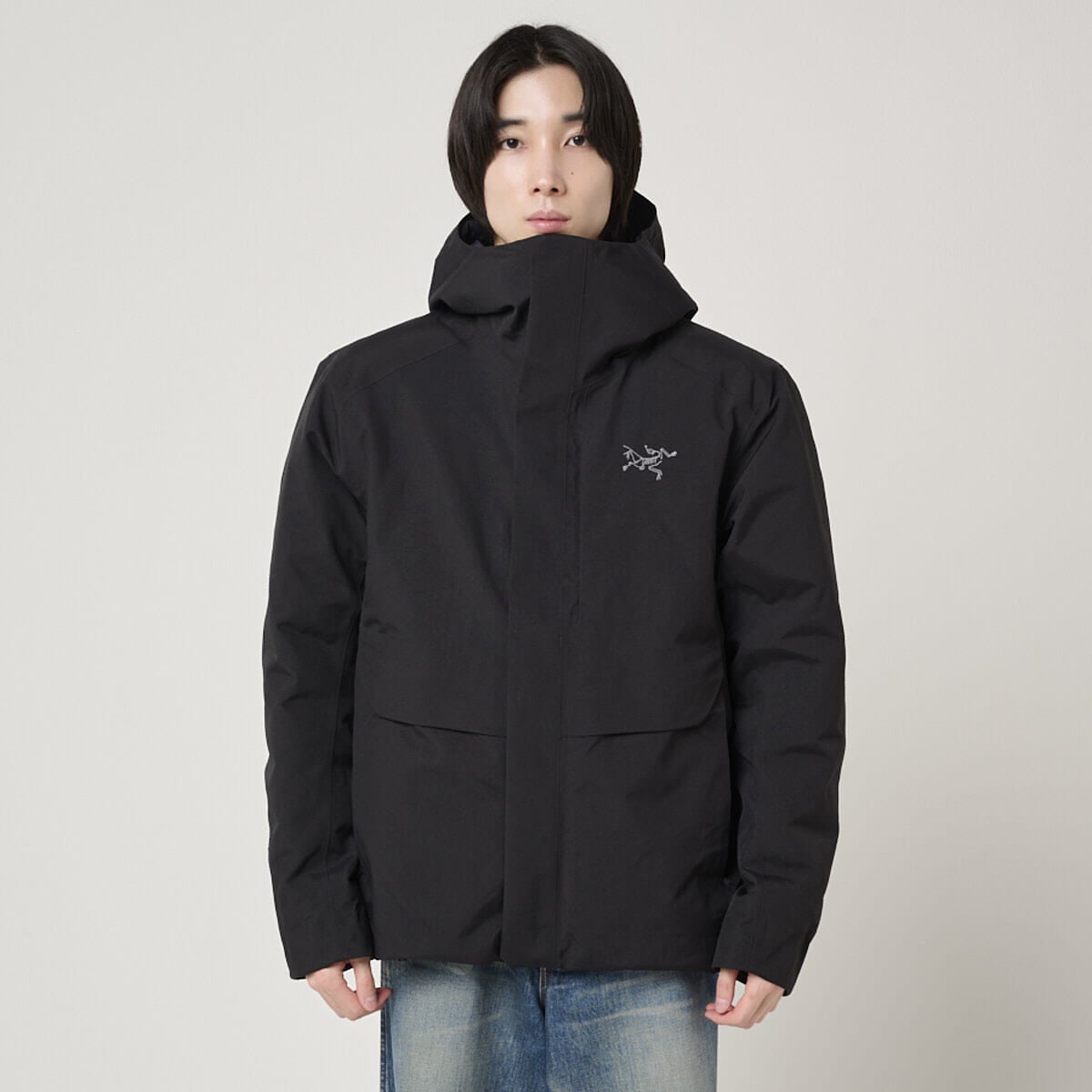 アークテリクスのサーミー ダウン ジャケットの着用