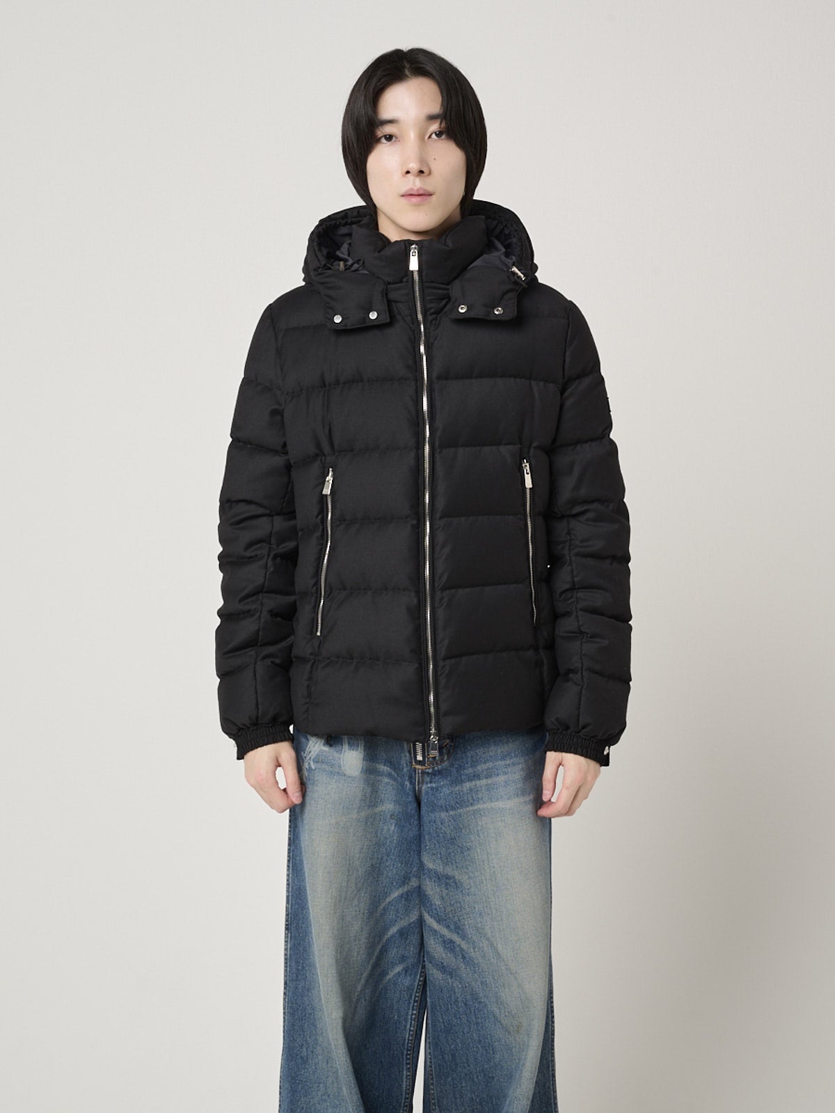 タトラスのドミッツィアーノ ダウンジャケット 試着の様子