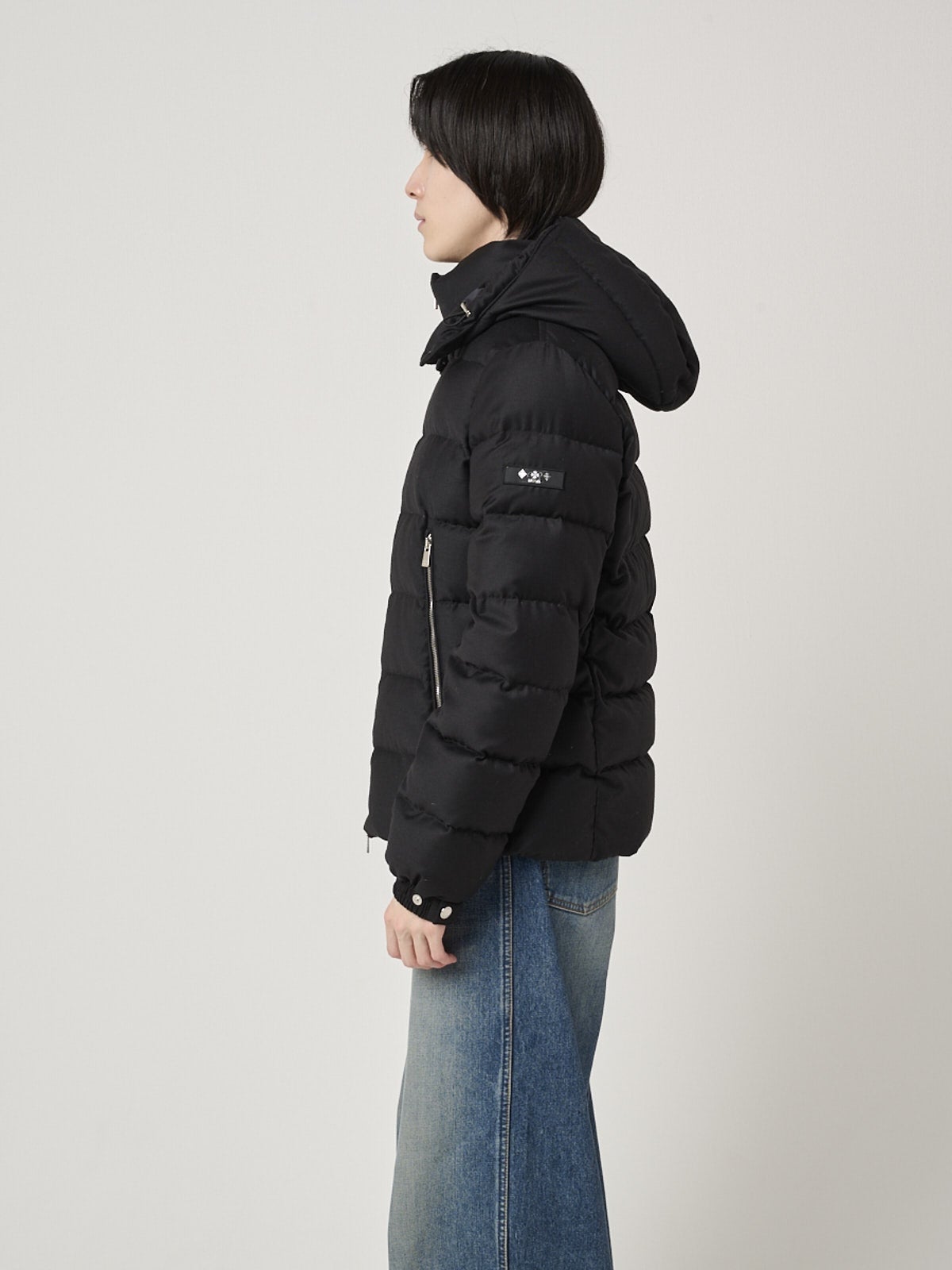 タトラスのドミッツィアーノ ダウンジャケット 試着の様子 サイド