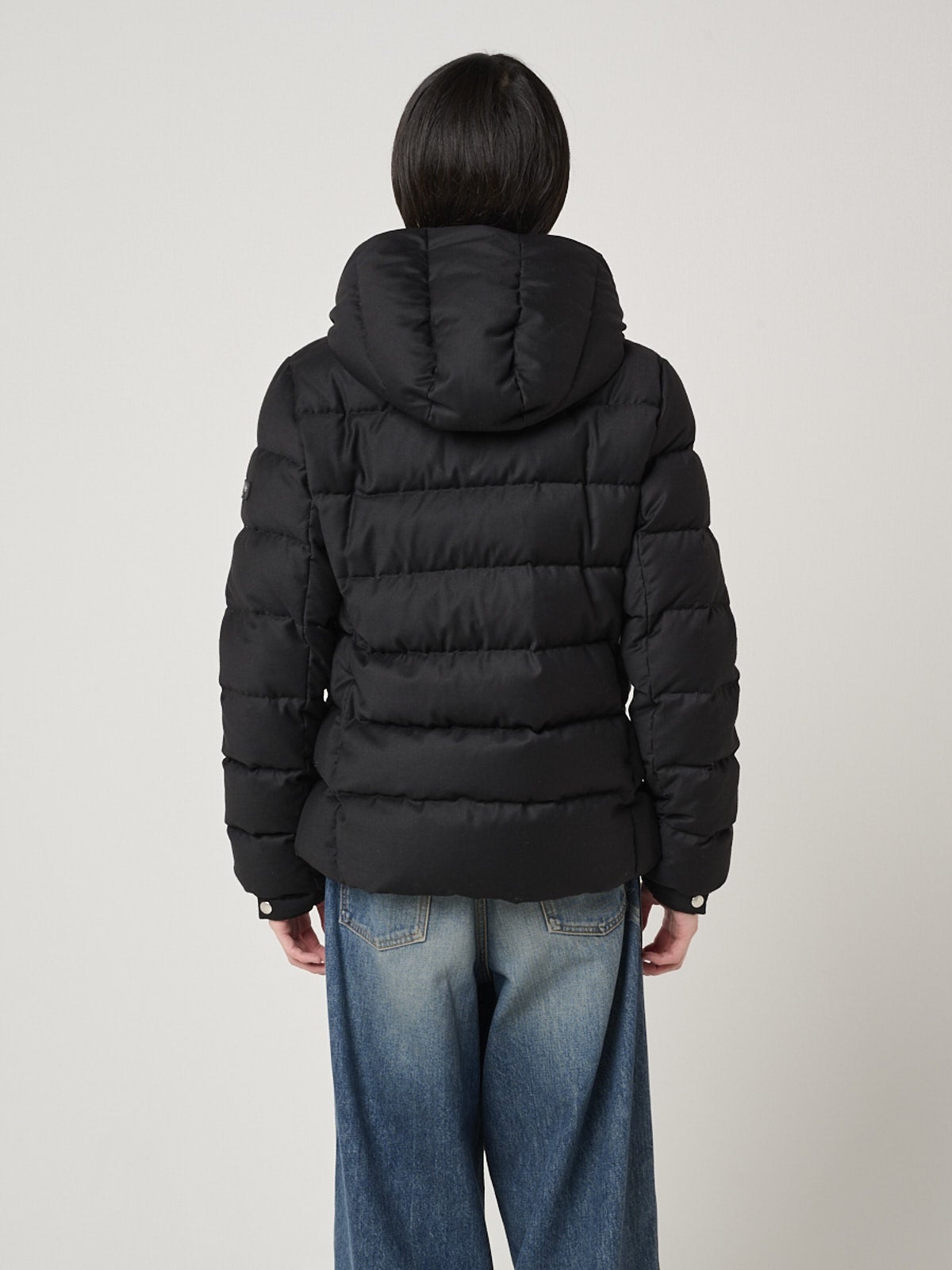 タトラスのドミッツィアーノ ダウンジャケット 試着の様子 バック