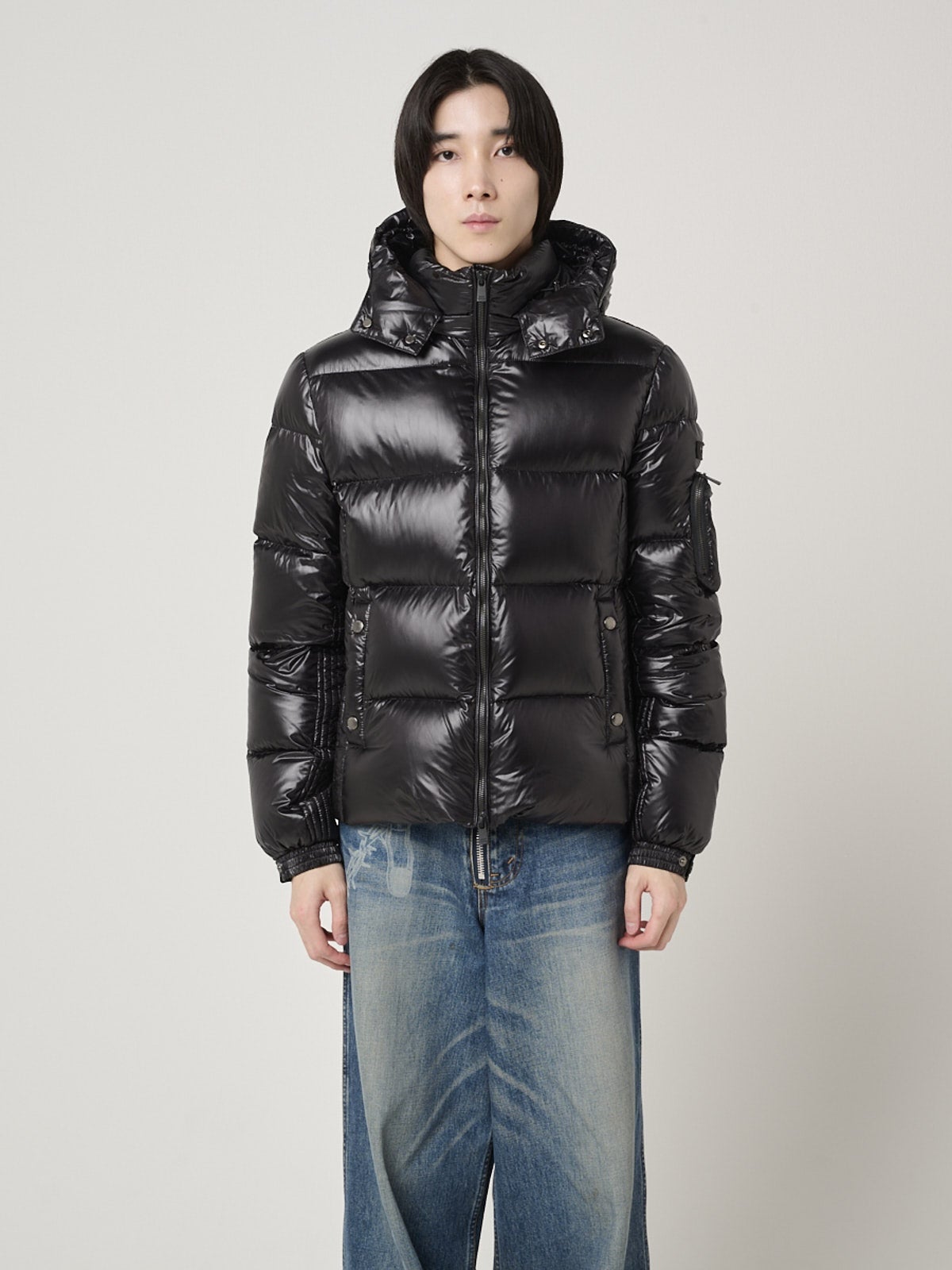 タトラスのBELBO ベルボ ダウンジャケット 試着の様子