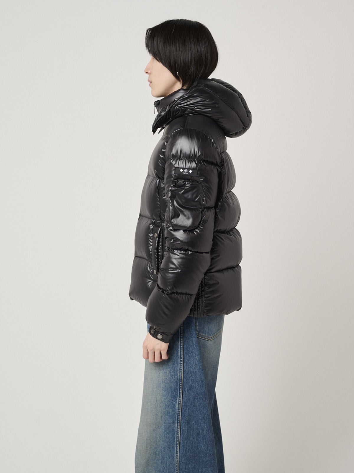 タトラスのBELBO ベルボ ダウンジャケット 試着の様子 サイド