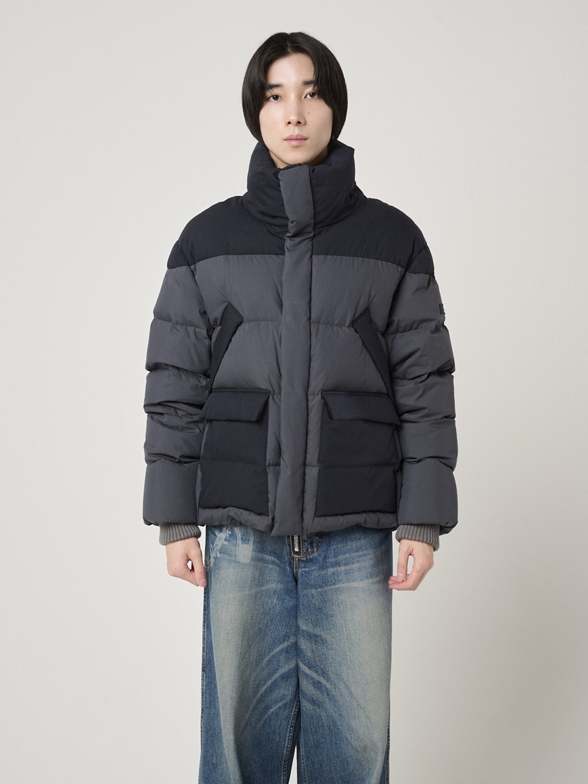 タトラスのAILANTO アイラント ダウンジャケット 試着の様子