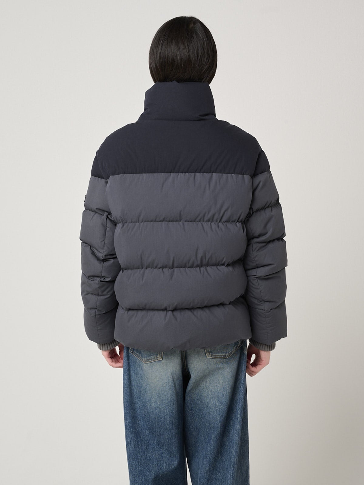 タトラスのAILANTO アイラント ダウンジャケット 試着の様子 バック