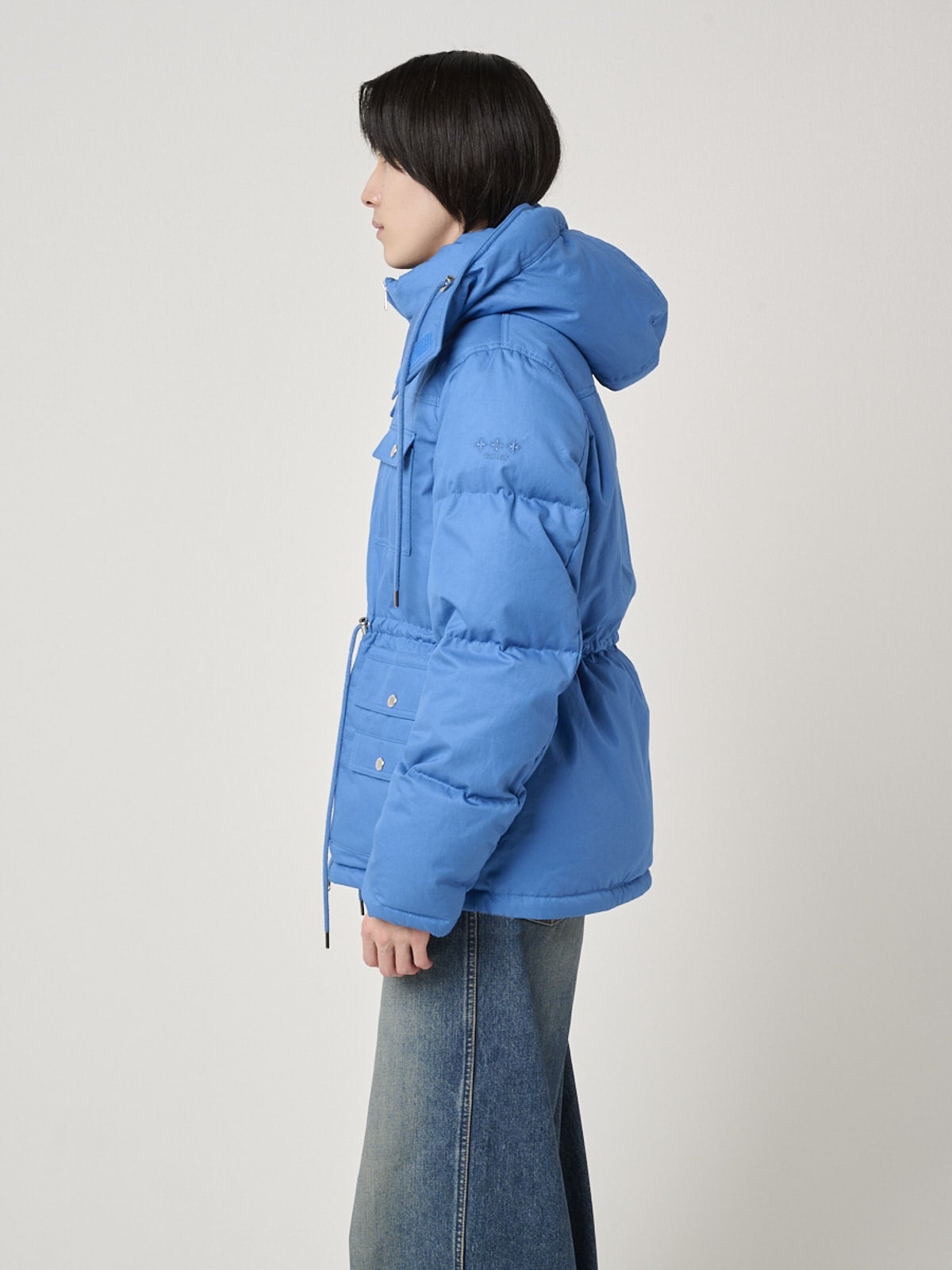 タトラスのシレーネ ダウンジャケット 試着の様子 サイド