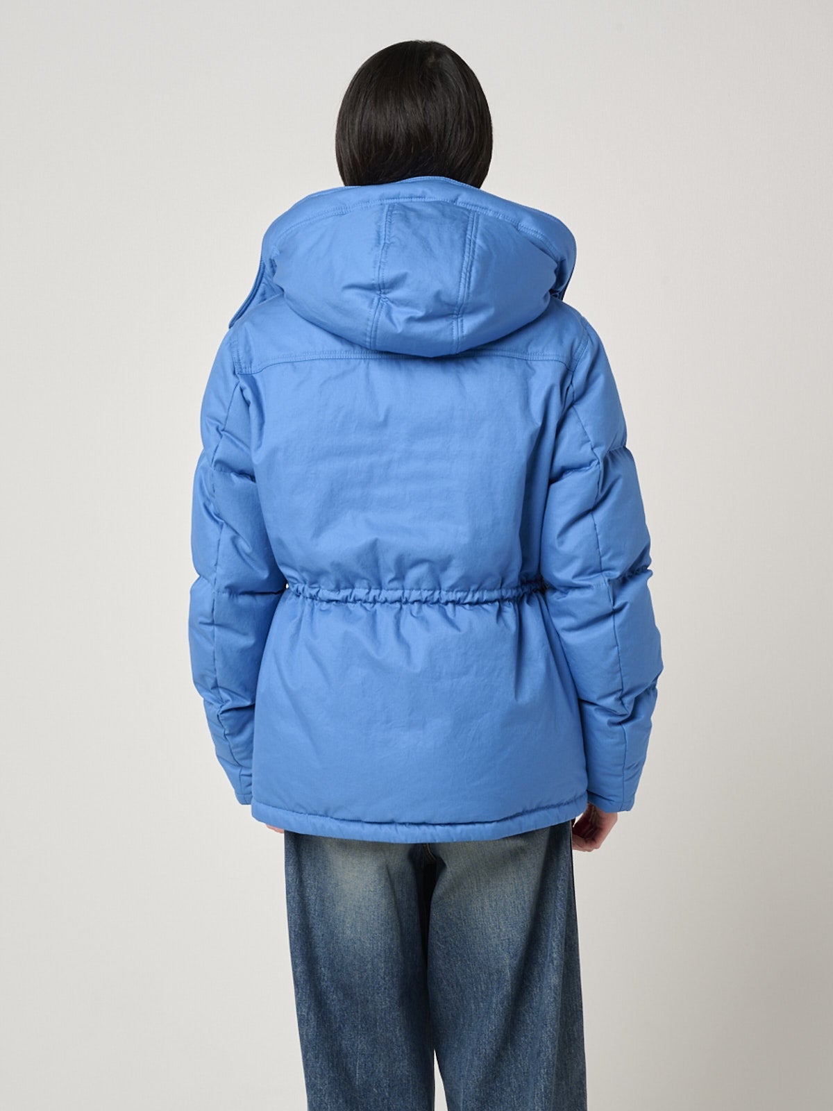 タトラスのシレーネ ダウンジャケット 試着の様子 バック