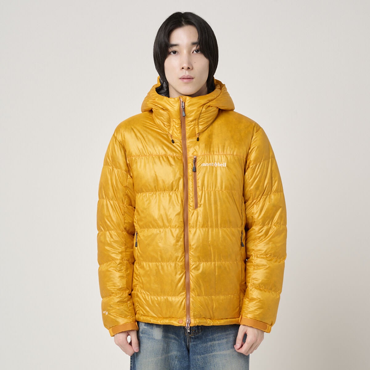 モンベルのアルパインダウン パーカの着用のフロント