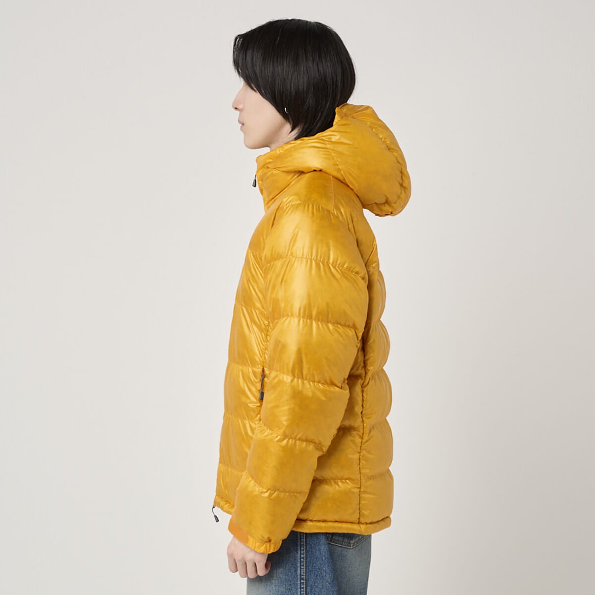 モンベルのアルパインダウン パーカの着用のサイド