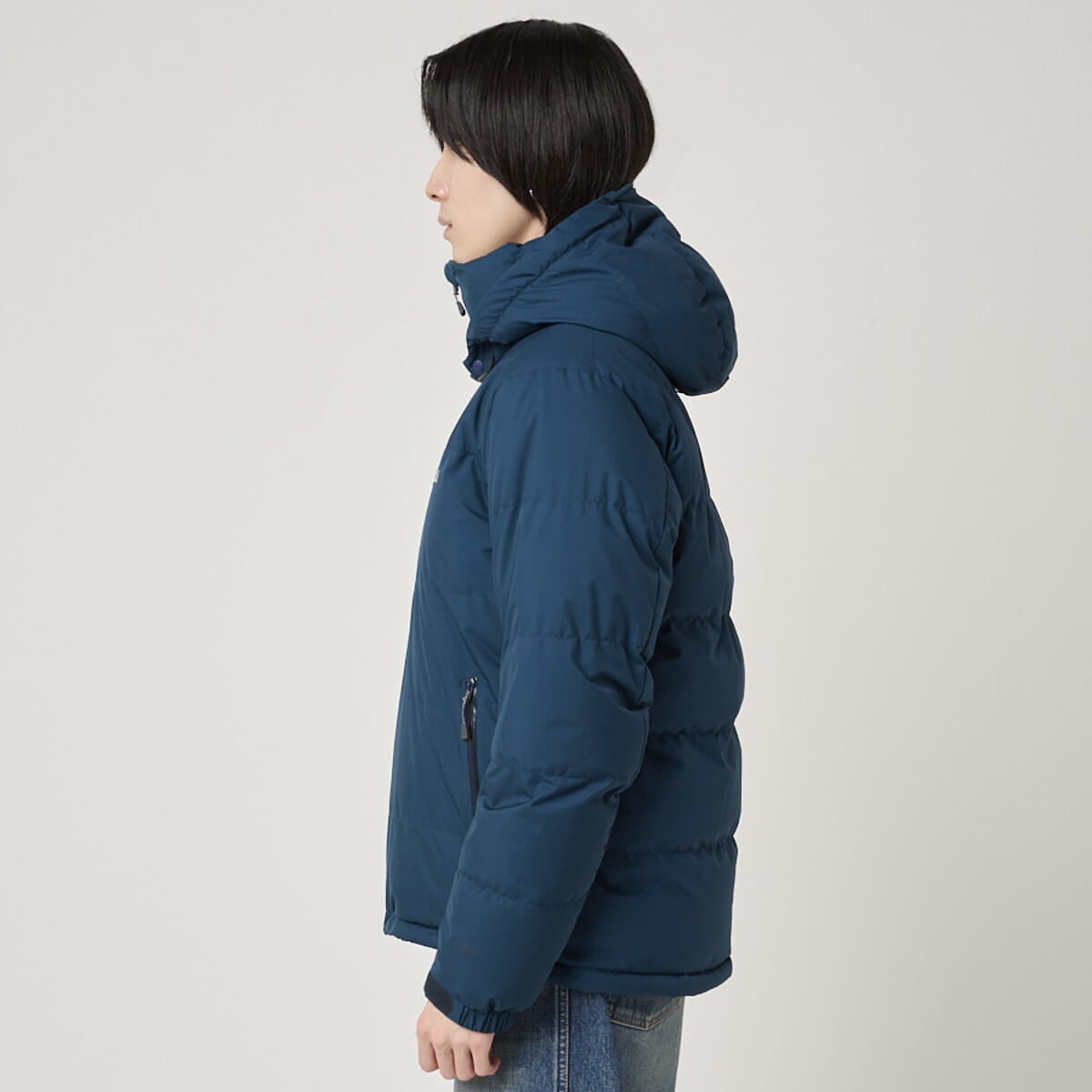 モンベルのパーマフロスト ダウンパーカの着用のサイド