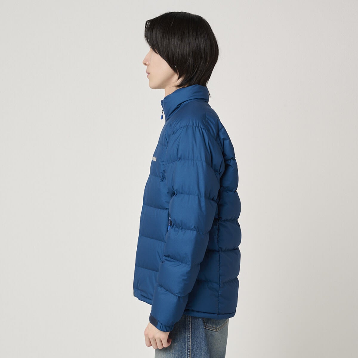 モンベルのパーマフロスト ライトダウンジャケットの着用のサイド